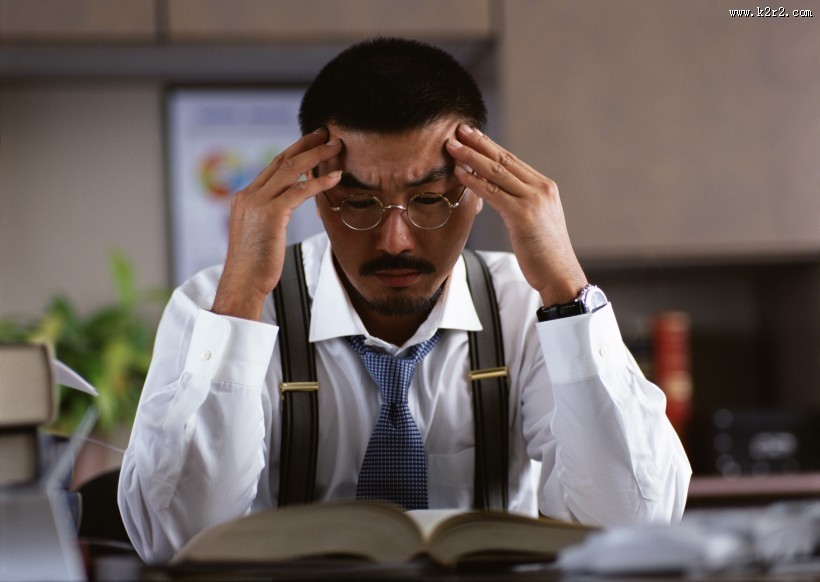 工作男性劳累、疲惫图片