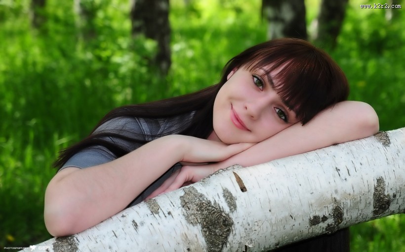 微笑面对生活的女孩图片