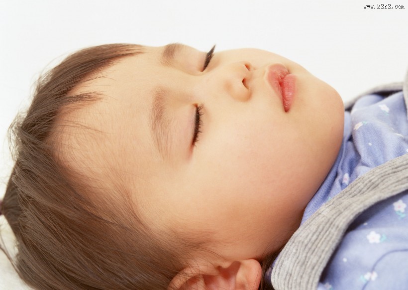 熟睡的宝宝图片