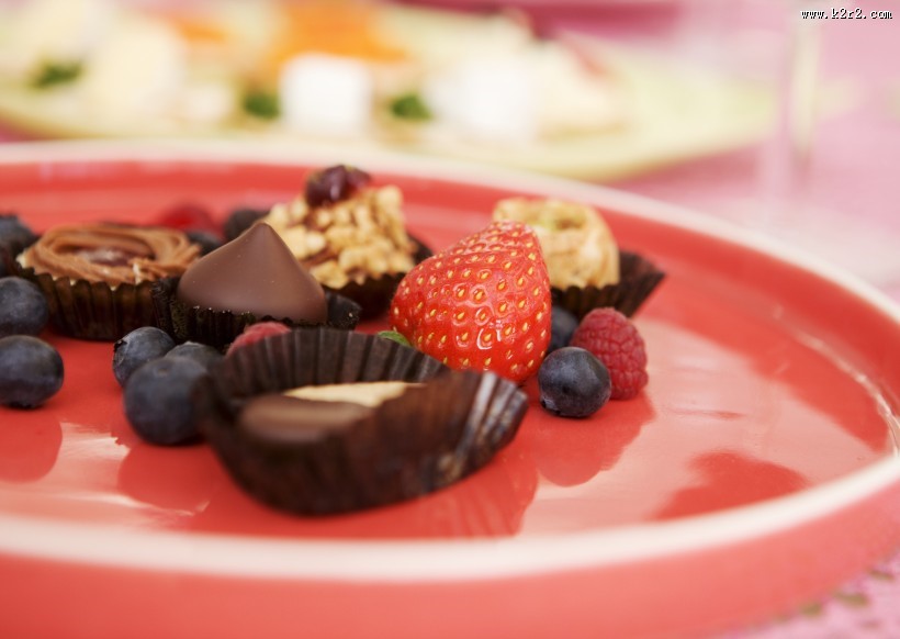 朋友聚会享用美食图片