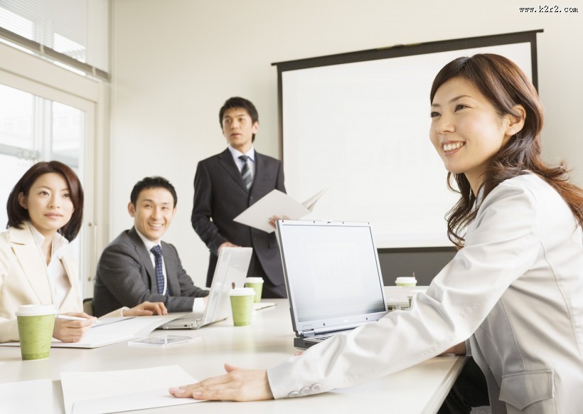 办公室里的微笑图片