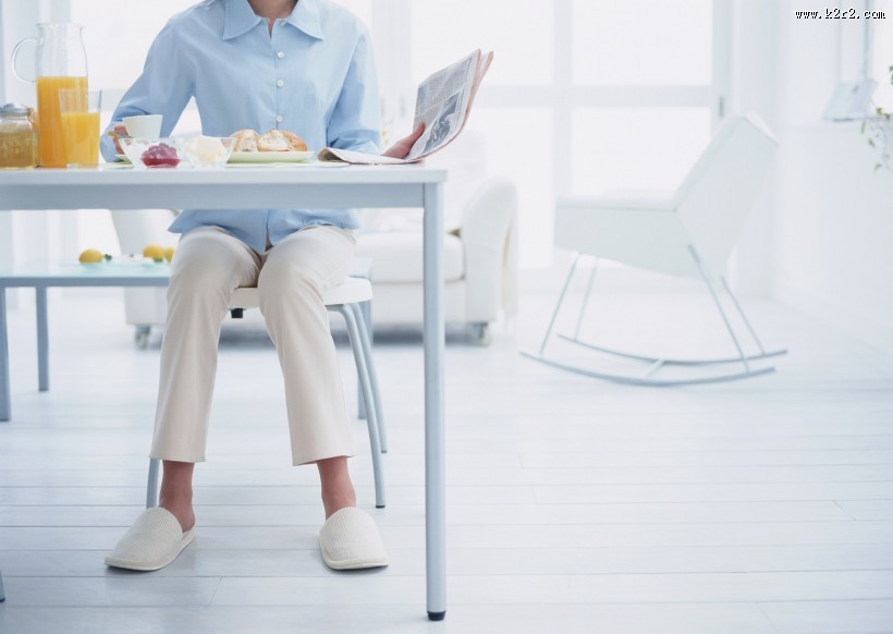 女性和早餐图片