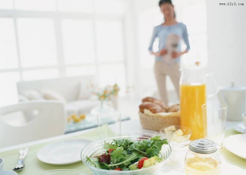 女性和早餐图片