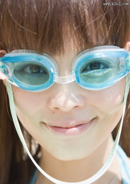 沙滩快乐女孩图片