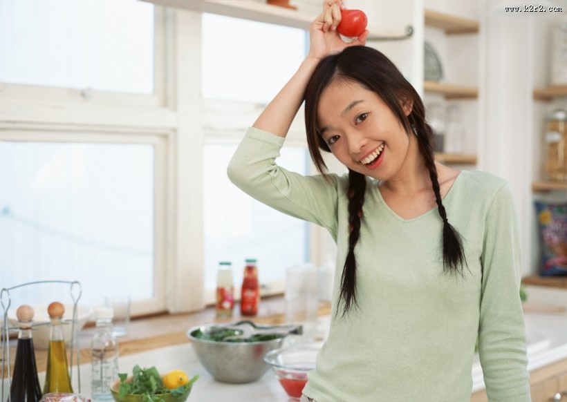 女性和食物水果图片