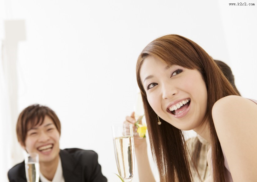 朋友聚会享用香槟图片大全