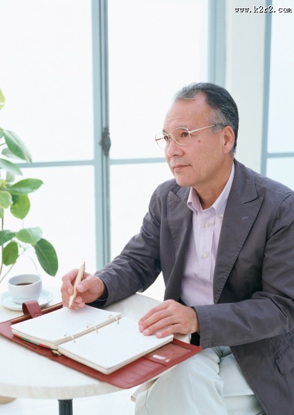 老年人读书看报图片大全