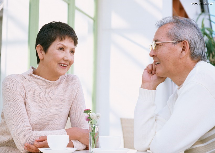老年恩爱夫妻休闲图片