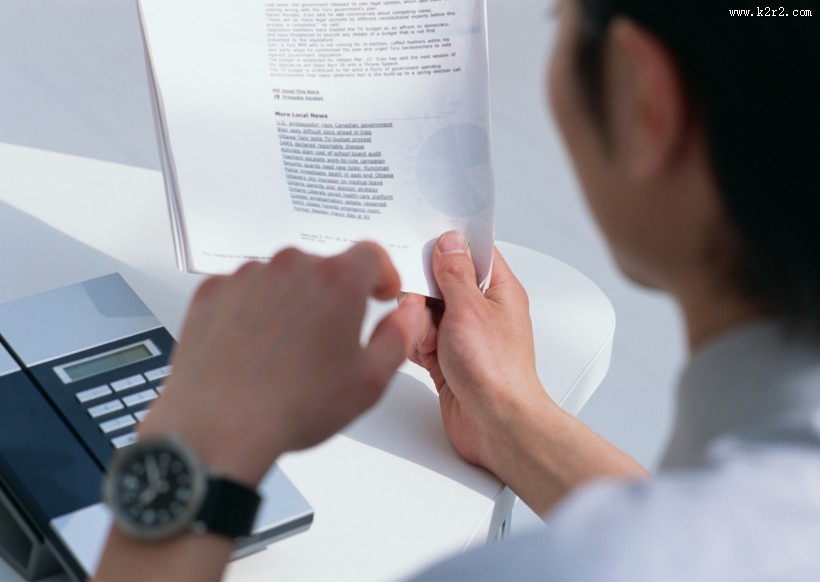 男性办公室工作图片