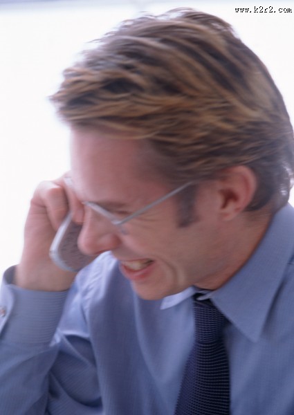 男性办公室打电话图片