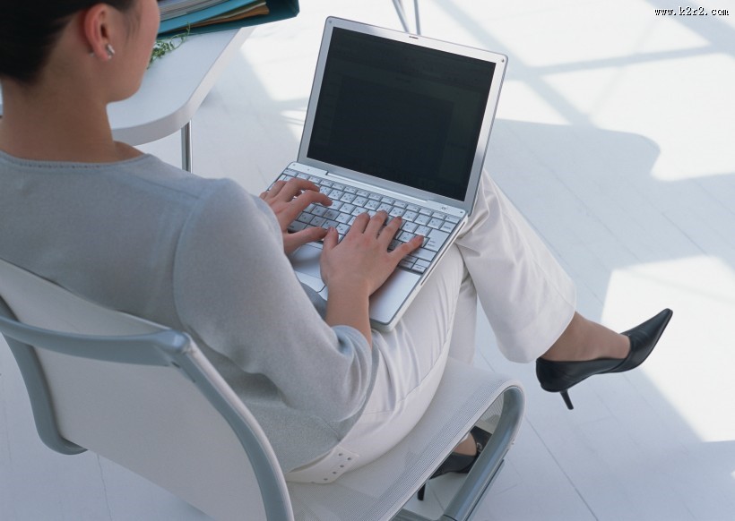 女性办公室工作图片