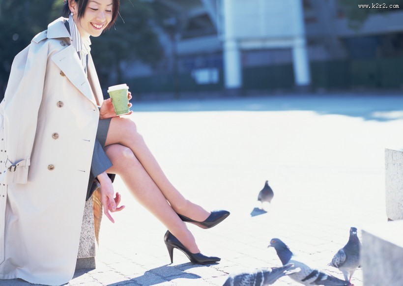 白领女性放松休息图片