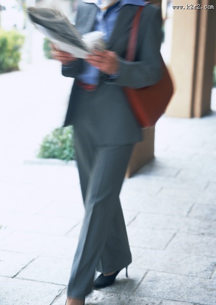 白领女性放松休息图片