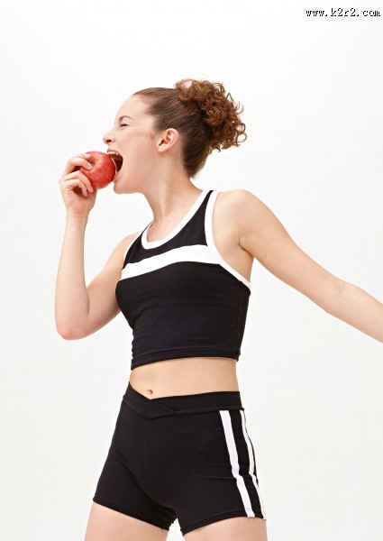 女性运动健康和蔬果图片