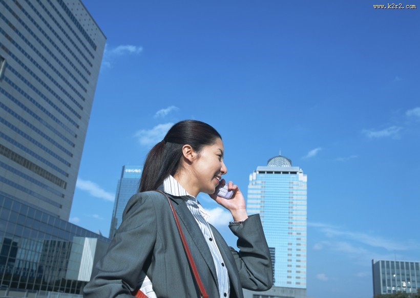 打电话的白领女性图片