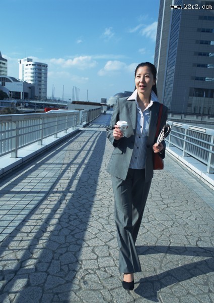 打电话的白领女性图片