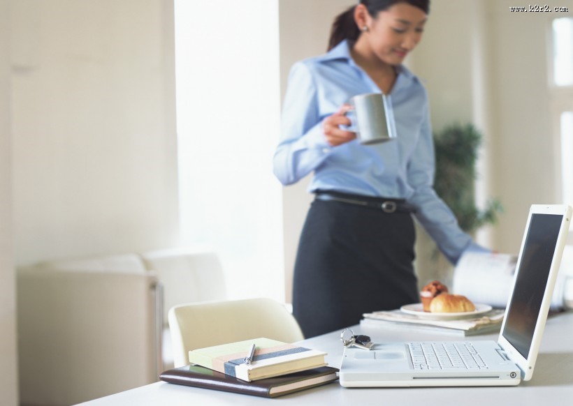 女性工作图片