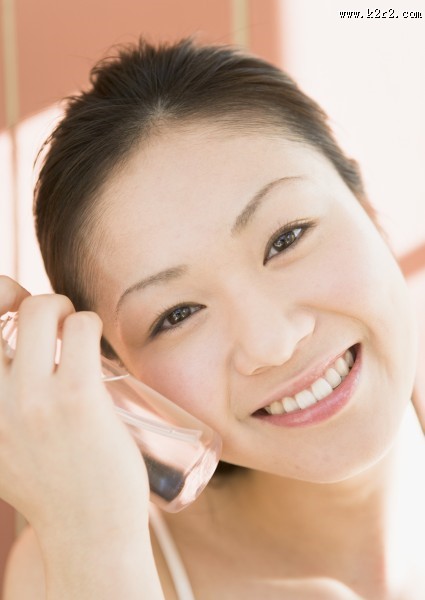 女性洗脸特写图片