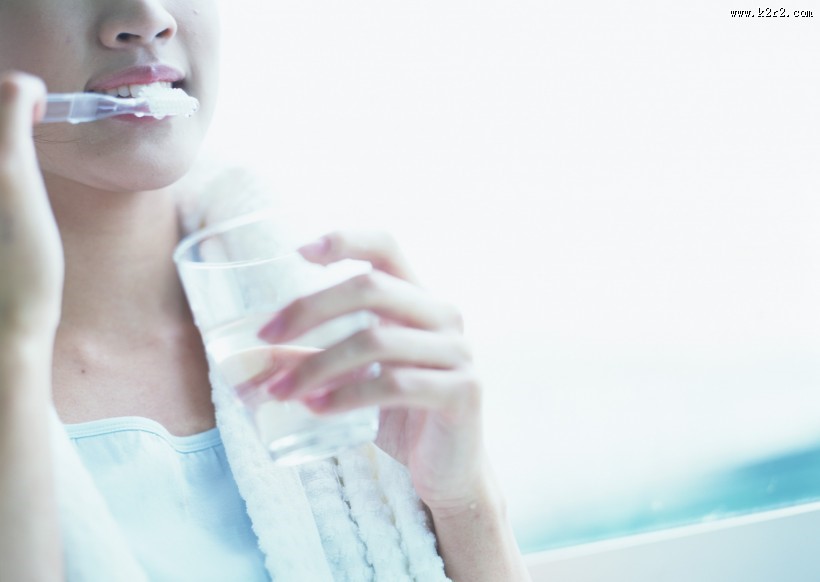 女性清晨洗漱图片大全