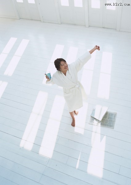 女性清晨洗漱图片大全