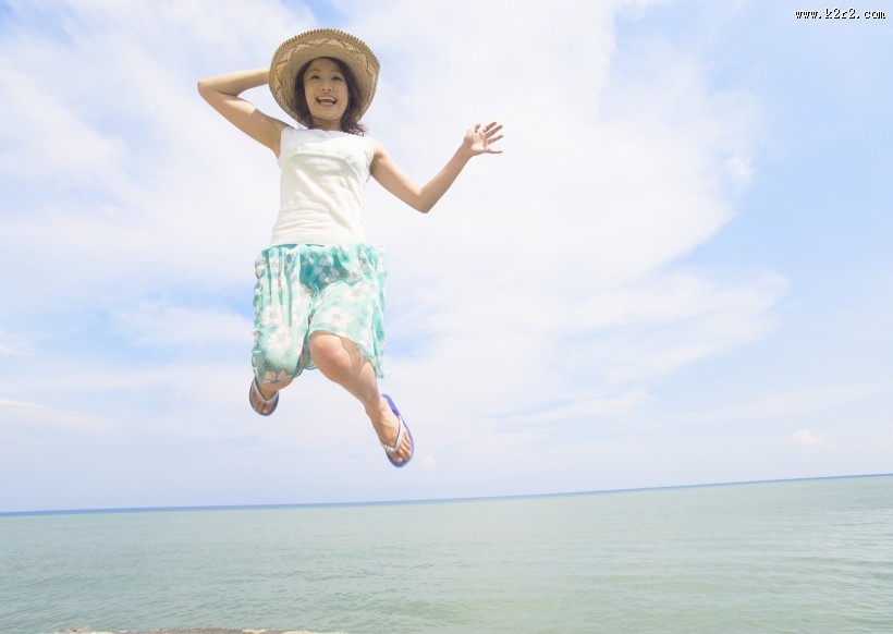 女性海边清爽度假图片