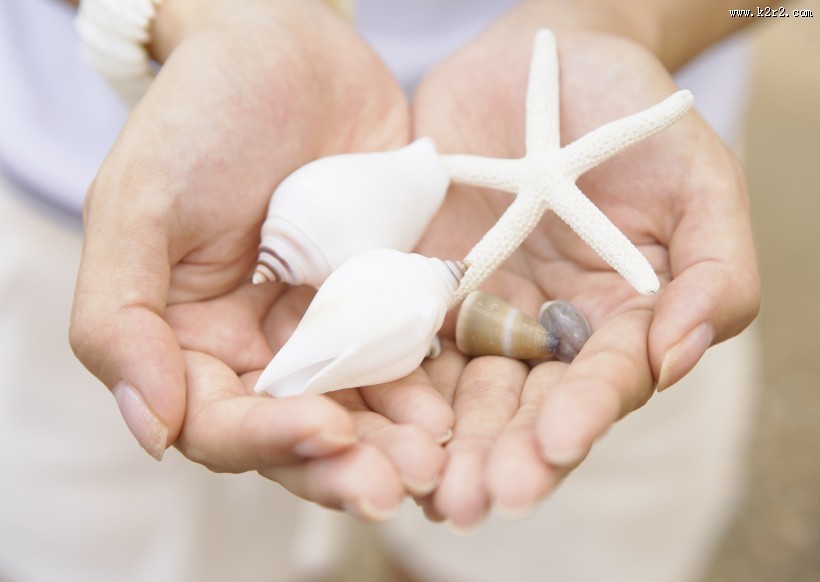 女性海边清爽度假图片