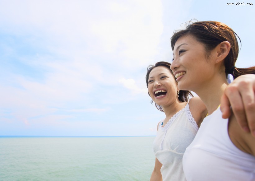 女性海边清爽度假图片