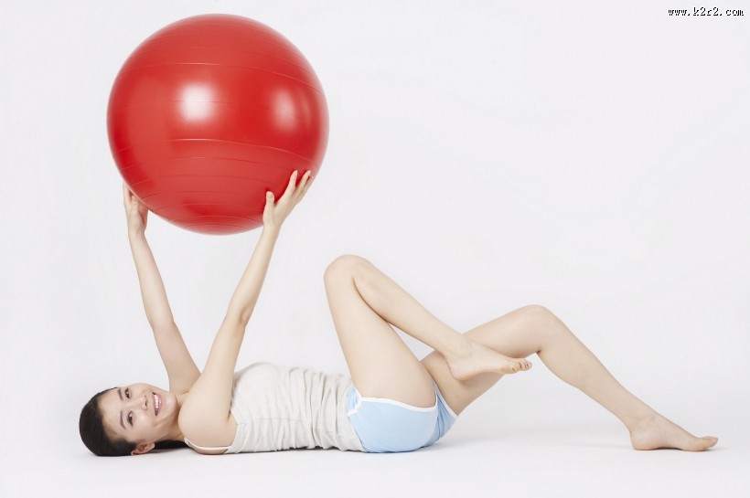 健身球运动图片