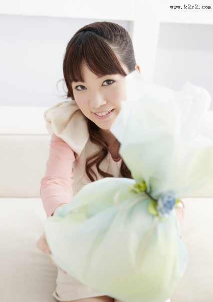 女孩和礼物图片