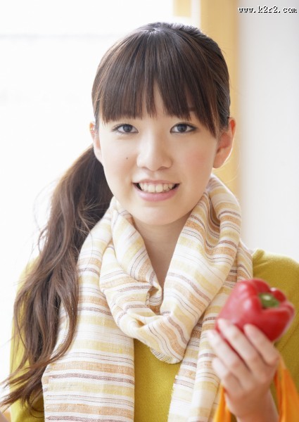 厨房里的女孩图片