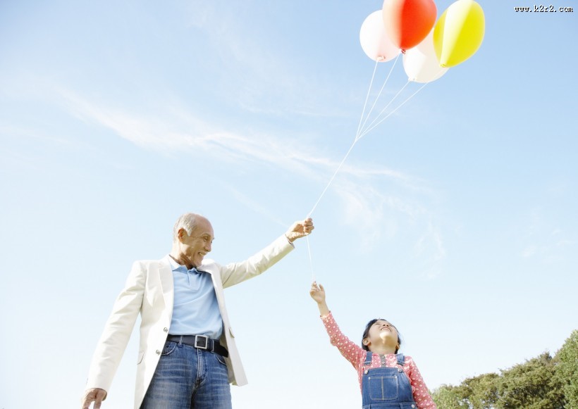 老年人和家人休闲图片