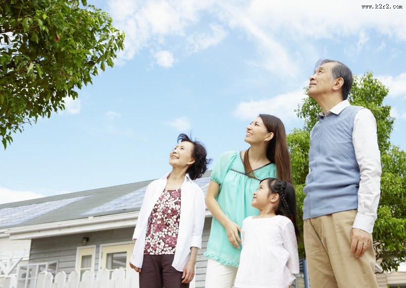 老年人和家人休闲图片