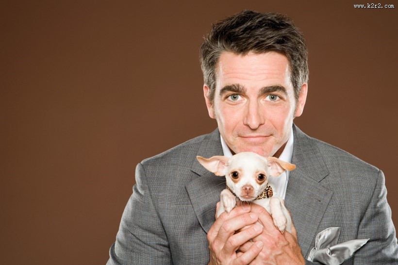 男性和宠物狗图片