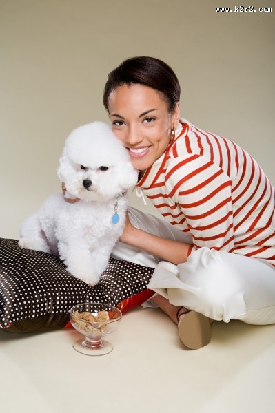 女性和宠物狗图片