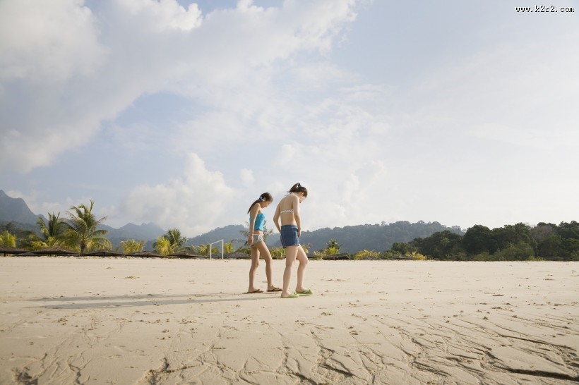 海滩女孩图片大全