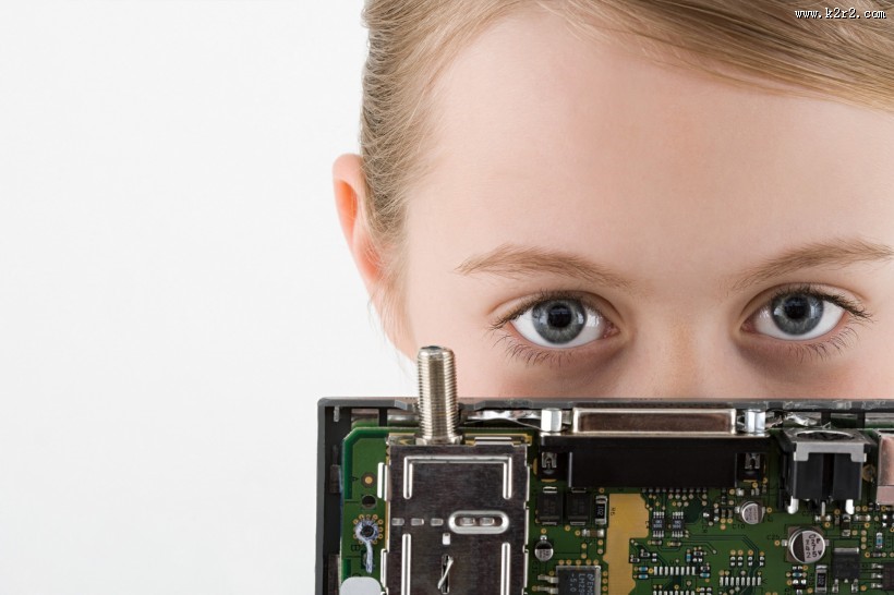 女孩和数码产品图片