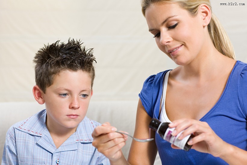 儿童生病受伤图片