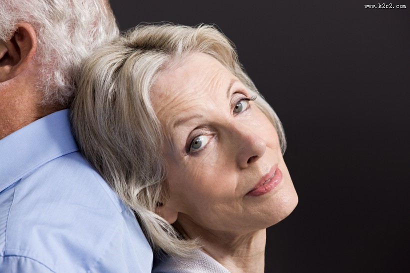 快乐老年人图片