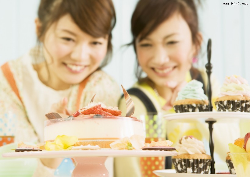 可爱女生和甜点美食图片大全
