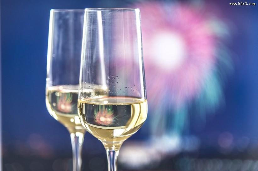 杯子里的香槟图片