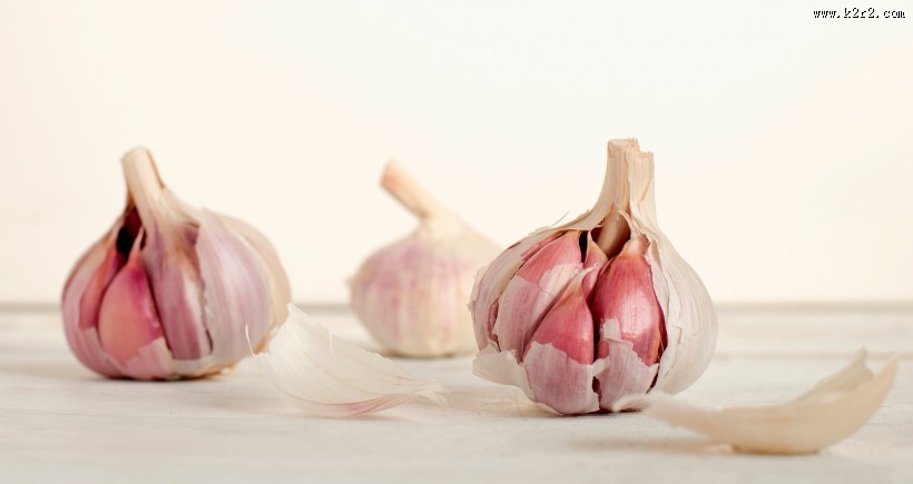 扁球形的大蒜图片
