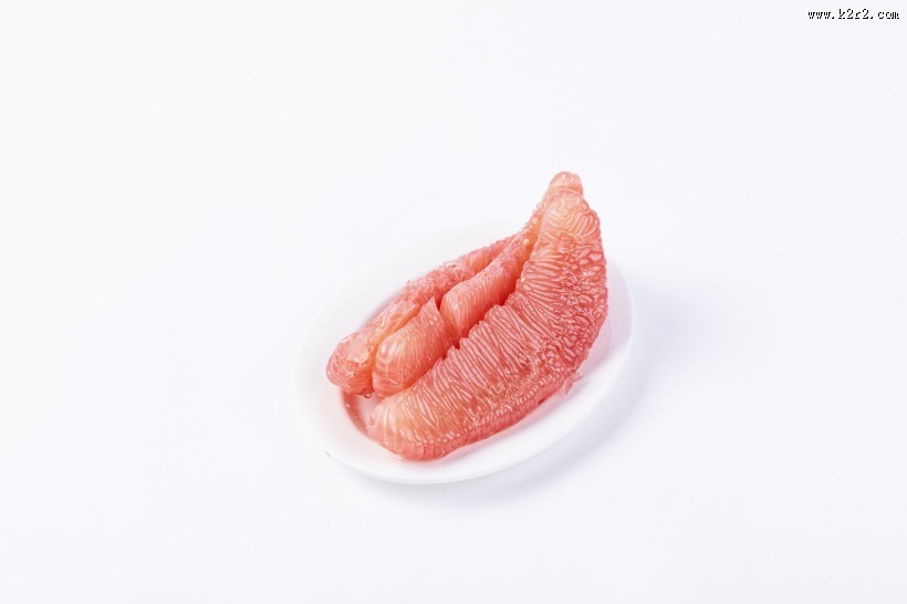 剥开的新鲜红心蜜柚图片