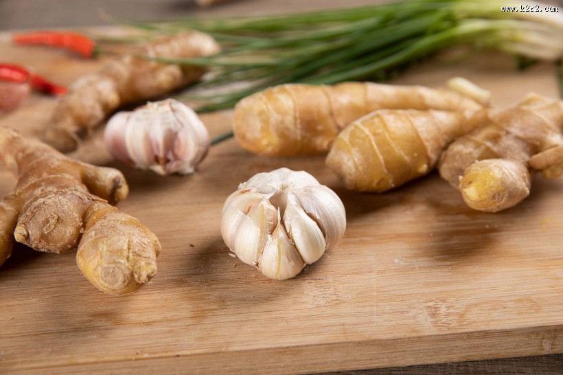 砧板上的姜蒜调料图片大全