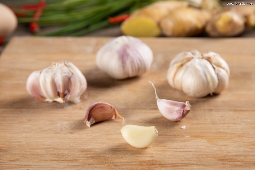 砧板上的姜蒜调料图片大全