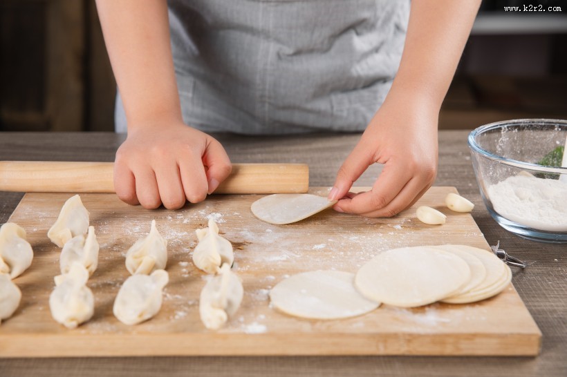 制作饺子的过程图片