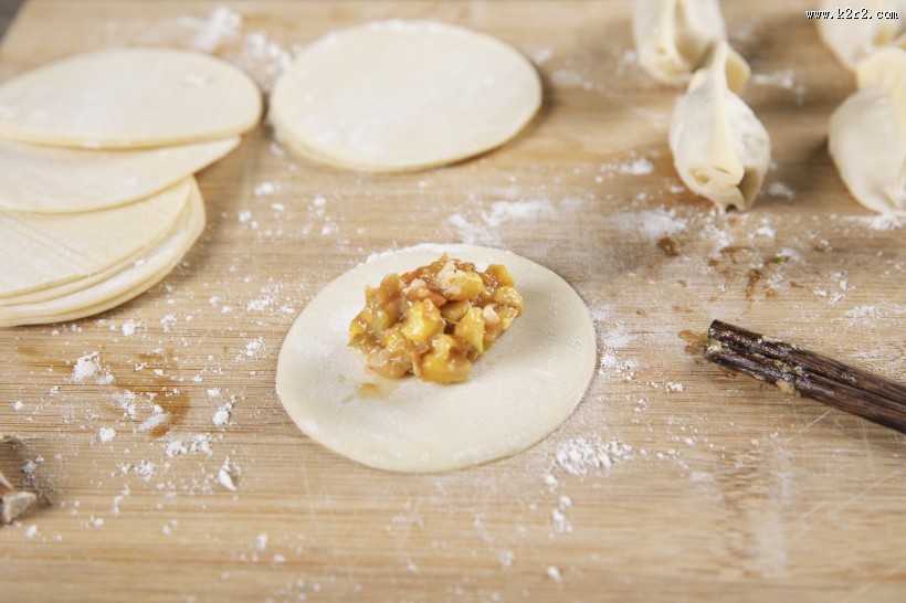 制作饺子的过程图片