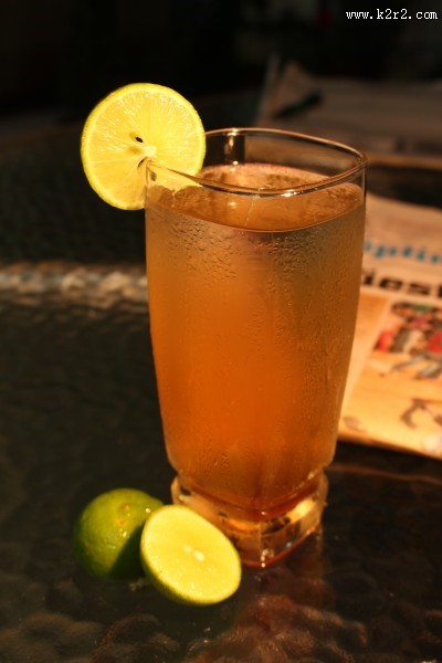 玻璃杯中的啤酒图片大全