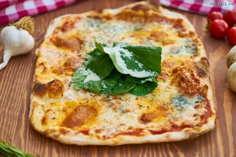 木桌上的美食图片大全