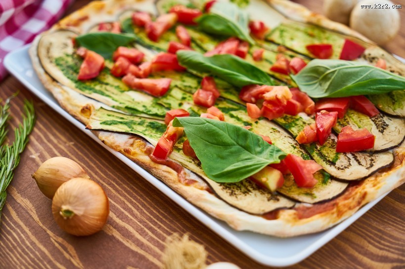 木桌上的美食图片大全