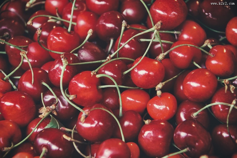 鲜红欲滴的樱桃图片